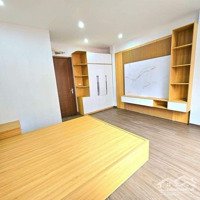 Lô Góc- 3 Thoáng- Thang Máy- Rất Gần Oto, Nhà Mới Tinh, Ở Cực Sướng.