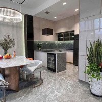 Căn Áp Góc Đối Diện Vũ Trụ Ăn Phố Grand World - Vinhomes Cổ Loa