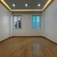 Bán Nhà Phố Nguyễn Đình Chiểu , 45M , 6 Tầng Thang Máy , Gần Công Viên Giá Bán 12 Tỷ