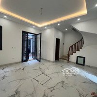 Đường Lángdiện Tích62 M 5 Tầng Mặt Tiền 5.2 Giá Bán 12 Tỷ Đống Đa