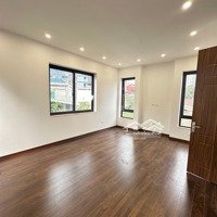 Đường Lángdiện Tích62 M 5 Tầng Mặt Tiền 5.2 Giá Bán 12 Tỷ Đống Đa