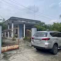 - BÁN ĐẤT VÀ NHÀ CẤP 4 VỊ TRÍ ĐẸP, NGAY TRUNG TÂM THỊ TRẤN CỦ CHI, CÁCH VÒNG XOAY CẦU VƯỢT CỦ CHI 100 MÉT. - Vị trí đất 2 hẻm đi vào đất. 1 hẻm chính QL22 đi vào hẻm 7m. Hẻm 2 TL8 đi vào 4m( đối diện nhà văn hoá thiếu ...