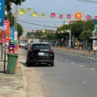 - BÁN ĐẤT VÀ NHÀ CẤP 4 VỊ TRÍ ĐẸP, NGAY TRUNG TÂM THỊ TRẤN CỦ CHI, CÁCH VÒNG XOAY CẦU VƯỢT CỦ CHI 100 MÉT. - Vị trí đất 2 hẻm đi vào đất. 1 hẻm chính QL22 đi vào hẻm 7m. Hẻm 2 TL8 đi vào 4m( đối diện nhà văn hoá thiếu ...