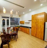 Cho thuê nhà phố Văn Cao, DT: 90m2, 4 ngủ khép kín.