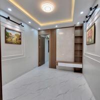 Bán căn hộ tập thể Giải Phóng, Đống Đa, căn góc, ô tô đỗ cửa, nhà đẹp ở luôn