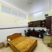 Hoàng Cầu Đống Đa, 3 Thoáng, 50M X 5 Tầng X 6 Phòng Ngủ- 60M Ra Ô Tô Gần Hồ Chỉ 13.5 Tỷ!