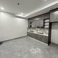 Phố Trạm-Nhà Mới Kính Koong Thiết Kế Đẹp - Diện Tích: 40M2- Ôtô Gần-Cách Bãi Gửi Xe 20M-Nhỉnh 7 Tỷ