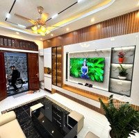 Nhà Đẹp Ở Ngay Hoàng Quốc Việt 40M2 5 Tầngmặt Tiền4M Gần Phố Ngõ Thông Nội Thất Sịn. Giá Chỉ 9Tỷ3