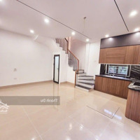 Bán Nhà Long Biên 33M2 5T Nhỉnh 4 Tỷ , Nhà Đẹp , Đầy Đủ Nội Thất , Sẵn Ở Ngay