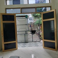 Cần Bán Nhà Sổ Đỏ Cầm Tay Gần Trường, Gần Chợ Thuận Lợi Vô Cùng.