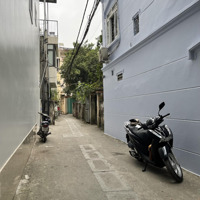 Cho Thuê Nhà Riêng Mặt Ngõ Đường Lạc Long Quân. Diện Tích: 47M2 4 Tầng Có Thang Máy.giá: 20 Triệu. Liên Hệ:0978555775