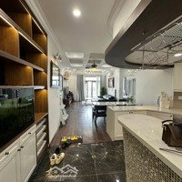 Chính Chủ Cần Bán Căn Hộ 3 Phòng Ngủ Tại Royal City, Diện Tích 136M2 Tầng Trung Hướng Đông Bắc !
