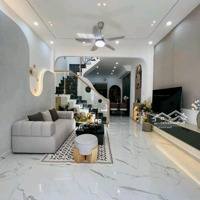 Sang Nhượng Gấp Nhà 38M2 Hoàng Diệu, Quận 4. Bán 3 Tỷ 260 Triệu, Cách Thpt Nguyễn Trãi 300M.