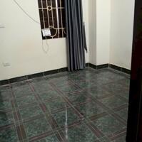 Siêu hiếm, cho thuê nhà ngõ 192 Lê Trọng Tấn 2.5 tầng x 25m2, 5 Triệu ở gđ, nhóm ít người