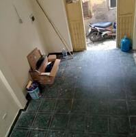 Siêu hiếm, cho thuê nhà ngõ 192 Lê Trọng Tấn 2.5 tầng x 25m2, 5 Triệu ở gđ, nhóm ít người