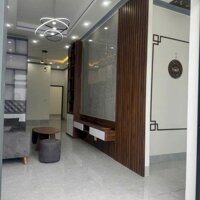 Bán nhà mới xây 3 phòng ngủ có sân đậu ô tô Khu Trường Giang
