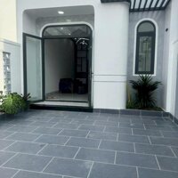 Bán nhà mới xây 3 phòng ngủ có sân đậu ô tô Khu Trường Giang