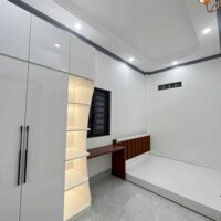Bán nhà mới xây 3 phòng ngủ có sân đậu ô tô Khu Trường Giang