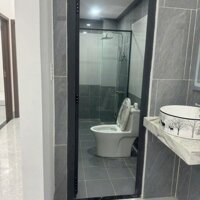 Bán nhà mới xây 3 phòng ngủ có sân đậu ô tô Khu Trường Giang