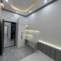 Bán nhà mới xây 3 phòng ngủ có sân đậu ô tô Khu Trường Giang