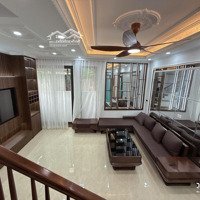 Khu Vip Cầu Giấy Nội Thất Cao Cấp Ngõ Thông Rộng Thoáng- Oto Đỗ Cửa Nở Hậu 40M 6T - 8,Xx Tỷ