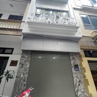 Nhà Mới Toanh - Trần Quốc Hoàn- Phân Lô - Ô Tô Tránh - Thang Máy / 40M2 -5Tầng - Mt4M / Giá Bán 17,2Tỷ