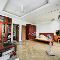 Bán Nhà Kinh Doanh Phố Nguyễn Văn Cừ- Ngọc Lâm-105M2-4 Tầng- Dân Xây- Ô Chờ Thang Máy- 25,3 Tỷ