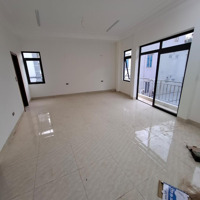 Nhà Lô Góc 40M, Ô Tô 7 Chỗ Vào Tận Nhà, 6 Tầng Thang Máy Xịn, Cách Mặt Phố 30M, Gần Phố Hoa Lâm