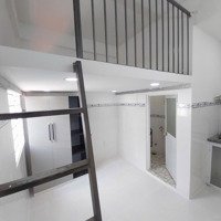 Phòng Trọ Cửa Sổ Thoáng Mát Có Máy Lạnh Và Gác Cao Gần Đại Học Văn Hiến Và Đại Học Công Thương