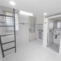 Phòng Trọ Cửa Sổ Thoáng Mát Có Máy Lạnh Và Gác Cao Gần Đại Học Văn Hiến Và Đại Học Công Thương