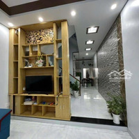 Bán Nhà 3 Tầng Mặt Tiền Đường Phạm Vấn-Sơn Trà - Đà Nẵng .
- Diện Tích: 70.5M.
- Hướng: Đông.
- Đườ
