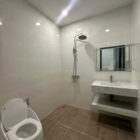 Cho Thuê Np 70 Triệu Khu Mahattan Glory 176M2 Htnt-Thang Máy, Máy Lạnh. Mặt Tiền Nxlp Đối Diện Trường.