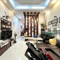 Định cư nước ngoài, bán gấp nhà 1T2L Hoàng Hoa Thám, P5, Phú Nhuận. Giá cắt lỗ 5tỷ2/căn 42m2. SHR.