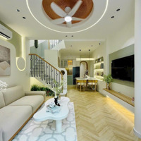 Ngộp!Bán Nhà 43M2 Xây 2 Tầng Đường Lê Văn Linh,Q4 Giá Bán 3Tỷ320.Gần Chợ Xóm Chiếu.hẻm 5M.cho Thuê 11 Triệu