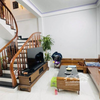 Bán Nhà 6 Tầng -- Tháng Máy-- Oto Đỗ Cửa-- Giá Hơn 5 Tỉ ( Thương Lượng Sâu).