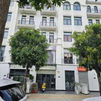 Cho Thuê Nhà Phố Sẵn Thang Máy, Máy Lạnh Giá Chỉ 25 Triệu Tại Vinhomes Grand Park. Liên Hệ: 0828030977