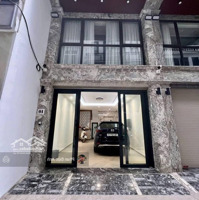 Cầu Giấy Vip - 8 Tầng Thang Máy - Ô Tô Vào Nhà - Ngõ Thông - Khu Vực Toàn Tướng Tá Về Hưu