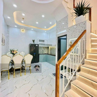 Bán Nhà 2 Lầu Giá Bán 2 Tỷ 800 Đường Lê Hồng Phong, P2 Quận 5.Diện Tích40M2. Sổ Riêng. Liên Hệ: 0902631003 Quỳnh
