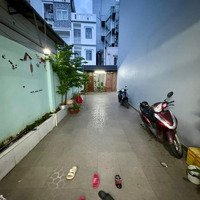 Siêu Phẩm Hiếm Nhà Nở Hậu Cực Đẹp Sân Để 2 Xe 7 Chỗ Gò Vấp
