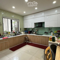 Bán Villa Lucasta Khang Điền Full Nội Thất Đẹp - 10X23M, 2 Lầu, 3 Mặt Sân Vườn