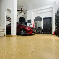 Hoa Hậu Hoàng Cầu, Phân Lô Ô Tô Vào Nhà, Nhà Đẹp,Diện Tích49M2 Giá Chào 16.2Tỷ, Khu Vực Đáng Sống