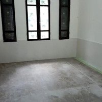 Nhà Mặt Tiền Đường Cù Chính Lan, Rộng 8M , 6 Phòng Cho Thuê, Sân Để Xe Máy, An Ninh Tốt