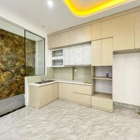 Nhà Mới Đẹp Kính Coong - Mặt Tiền Quyền Lực - Sổ Đỏ Vuông Vắn - 3 Ngủ Thông Sàn - Ô Chờ Thang Máy