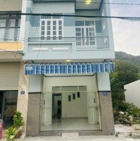 Bán Nhà Vĩnh Hoà Gần Biển, Đối Diện Trường Tiểu Học, Buôn Bán Tốt. 2 Mặt Tiền Trước Sau.