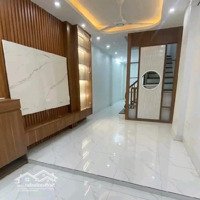 Nhà Miêu Nha, 4 Tầng, 39M2: 6,6 Tỷ. Ôtô Đỗ Cửa. 50M Ra Ôtô Tránh.