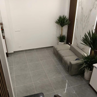 Bán Nhà 50M Ra Phố Lạc Long Quân Cầu Giấy Ngõ To Thông 5T 48M2Mặt Tiền5.2M Đủ Nội Thất Ở Luôn 10.8 Tỷ