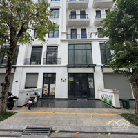 Bán Nhà Phố The Mahattan Tại Vinhomes Quận 9 Giá Bán 24,5 Tỷ Với 126M2 Có Thang Máy,Máy Lạnh