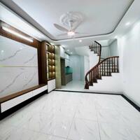 Bán Bán nhà 35m2 x 5 tầng Đàm Quang Trung, Long Biên- Ngay chân cầu Vĩnh Tuy.