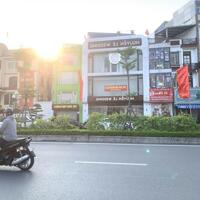 Cho thuê nhà MT: gần 7m DT: 95m2 x3 tầng, phố Hồ Sen vỉa hè rộng.