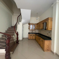 Nhà Riêng Ngõ Phố Hoàng Mai Gần Chợ Hoàng Mai Diện Tích: 40M2X5T Giá 12 Triệu